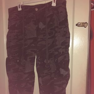Camo cargo Capris